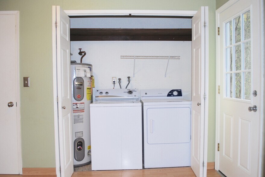 Building Photo - Shoreline Condo