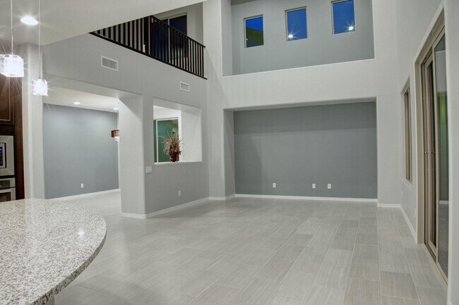 Building Photo - 3607 E Salter Dr