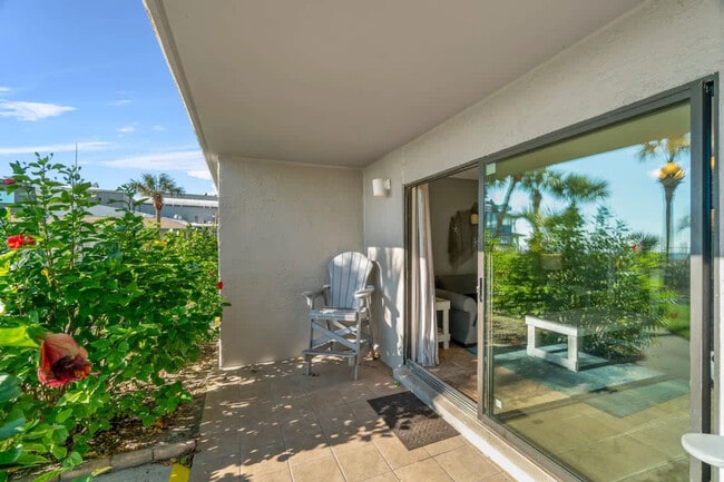 Building Photo - 8743 Thomas Dr