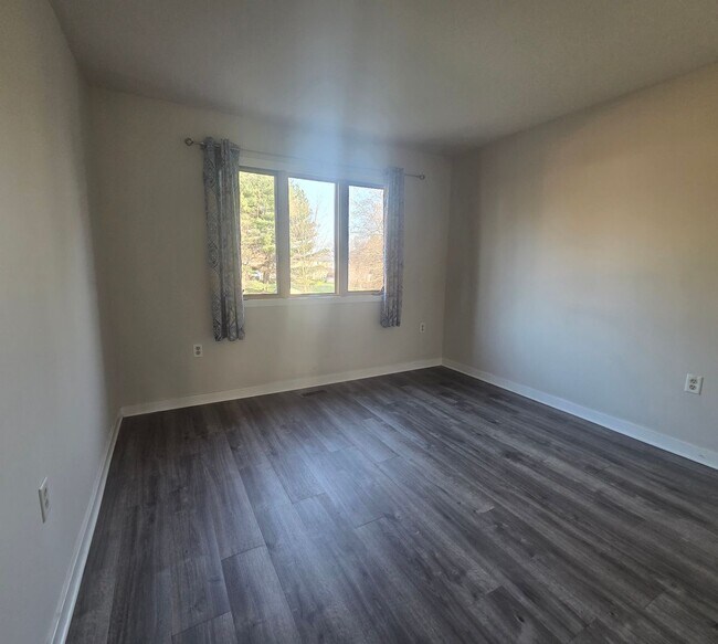 Building Photo - Desirable South Whitehall Township Townhome