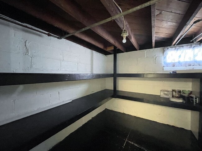 Building Photo - Clean 1 bedroom home