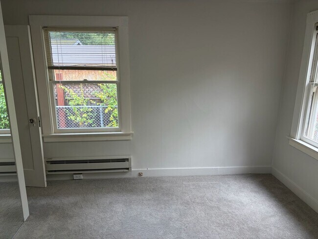 Building Photo - Terrific Fairfax Location**Washer/Dryer**Yard**Storage**Parking**