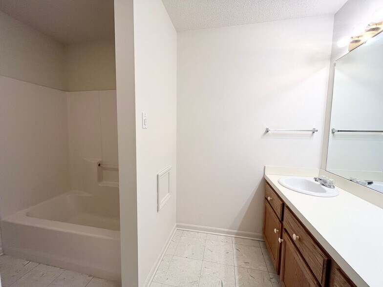 Building Photo - 122 Mall Cir