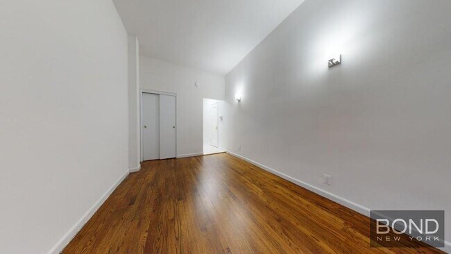Building Photo - 228 E 89th St