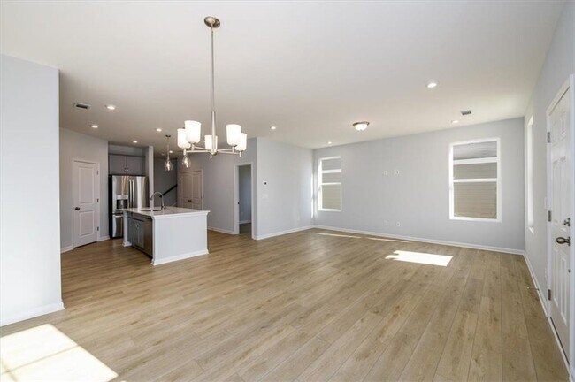 Building Photo - 849 York Aly