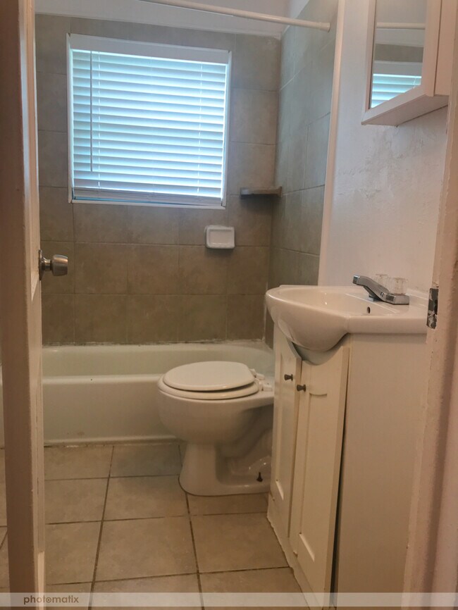 Building Photo - 509 Bluebonnet Dr