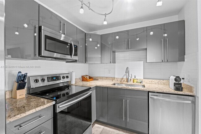 Building Photo - 3725 S Olive Ave