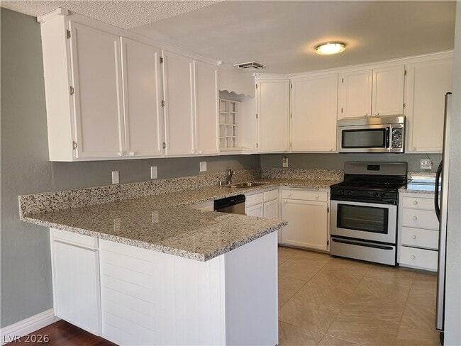 Building Photo - 6751 Ledgewood Dr