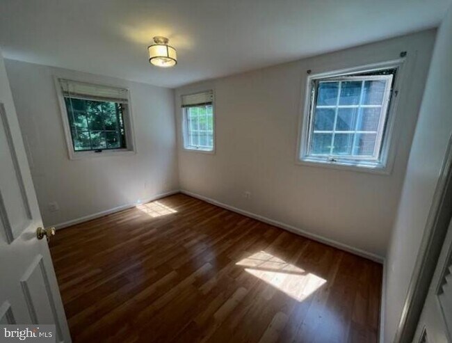 Building Photo - 731 Miller Ave