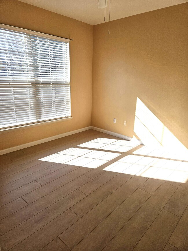 Building Photo - 7442 S Quail Cir