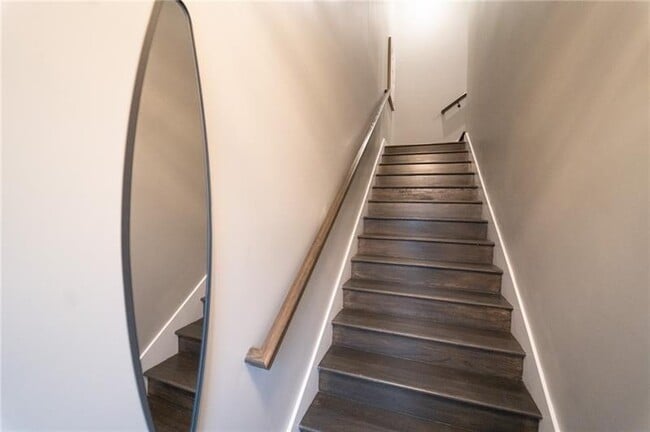 Building Photo - 1052 Fraser St