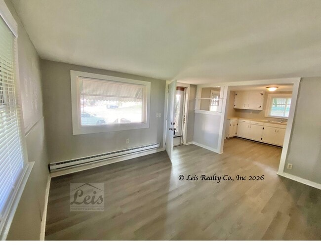 Building Photo - 442 E 5th St