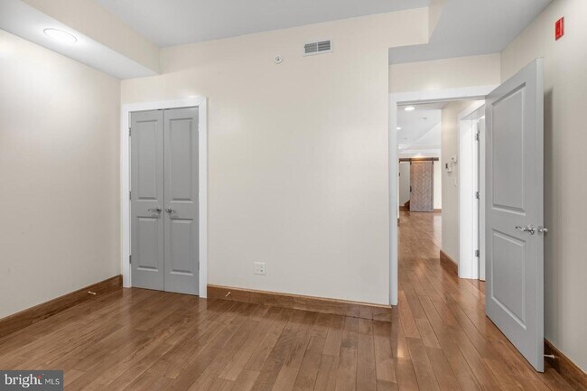 Building Photo - 1241 Buttonwood St
