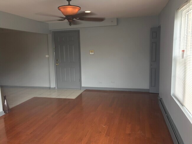 Building Photo - 8720 S Roberts Rd