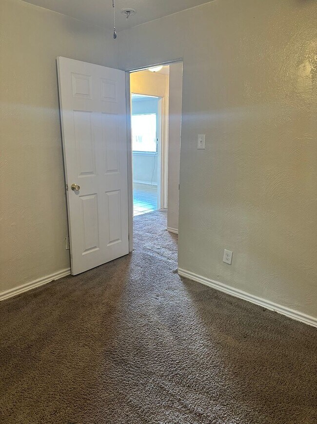 Building Photo - 2319 NW Bell Ave