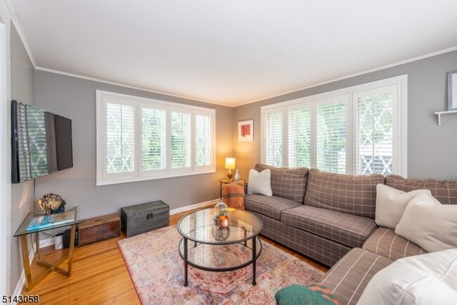 Building Photo - 276 Bay Ave