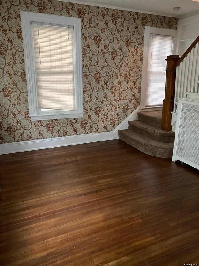 Primary Photo - 82 Maple Ave
