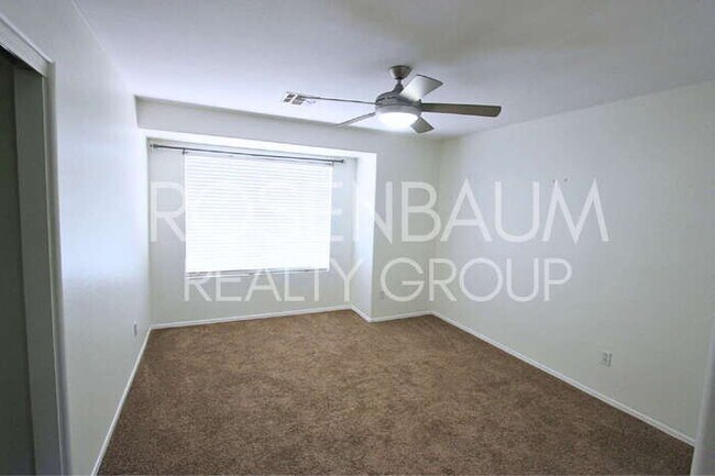 Building Photo - Stunning 4-bedrooms, 3.5 baths home with a...