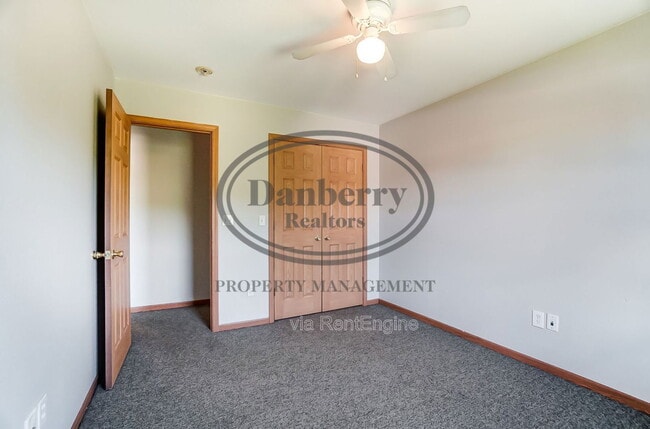 Building Photo - 1117 N Byrne Rd