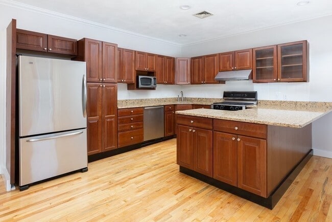 Building Photo - 38 N Bennet St