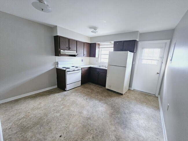 Building Photo - 2 bed 1 bath