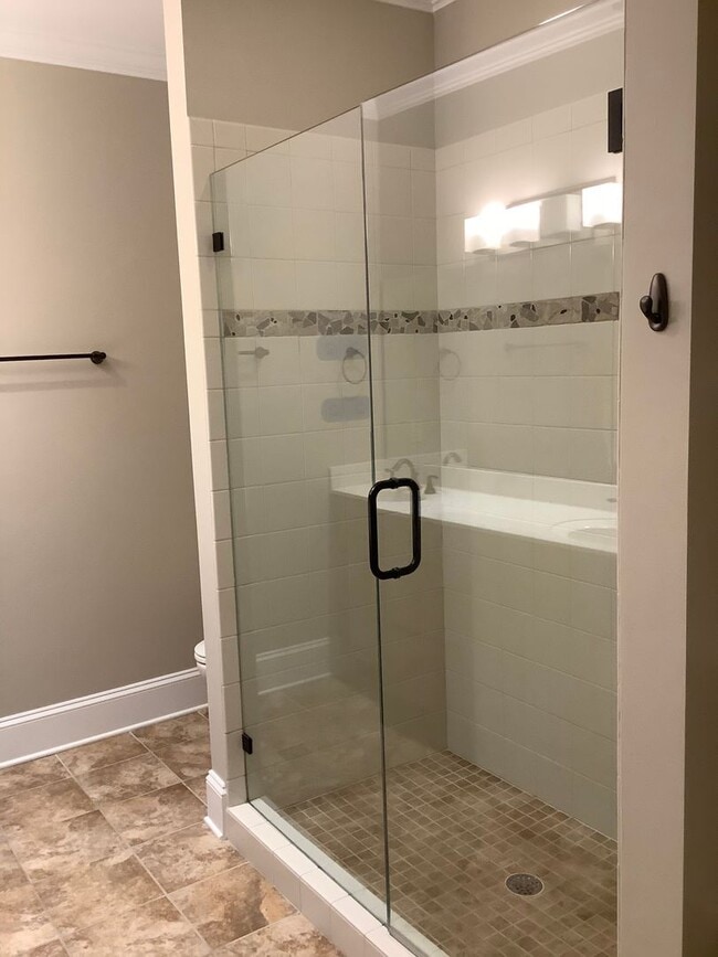 Building Photo - Newly Renovated! Music Row Gated Condo