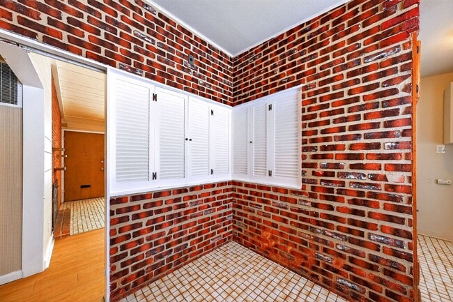 Building Photo - 2321 Noll Dr