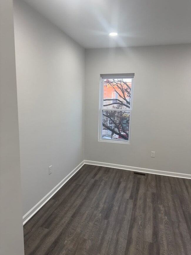 Building Photo - Beautifully completely renovated home