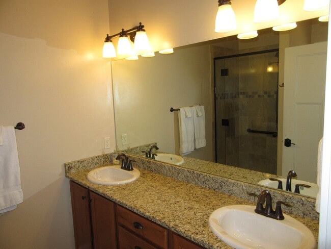Building Photo - 2 Bed 2 Bath Great Northern Condo