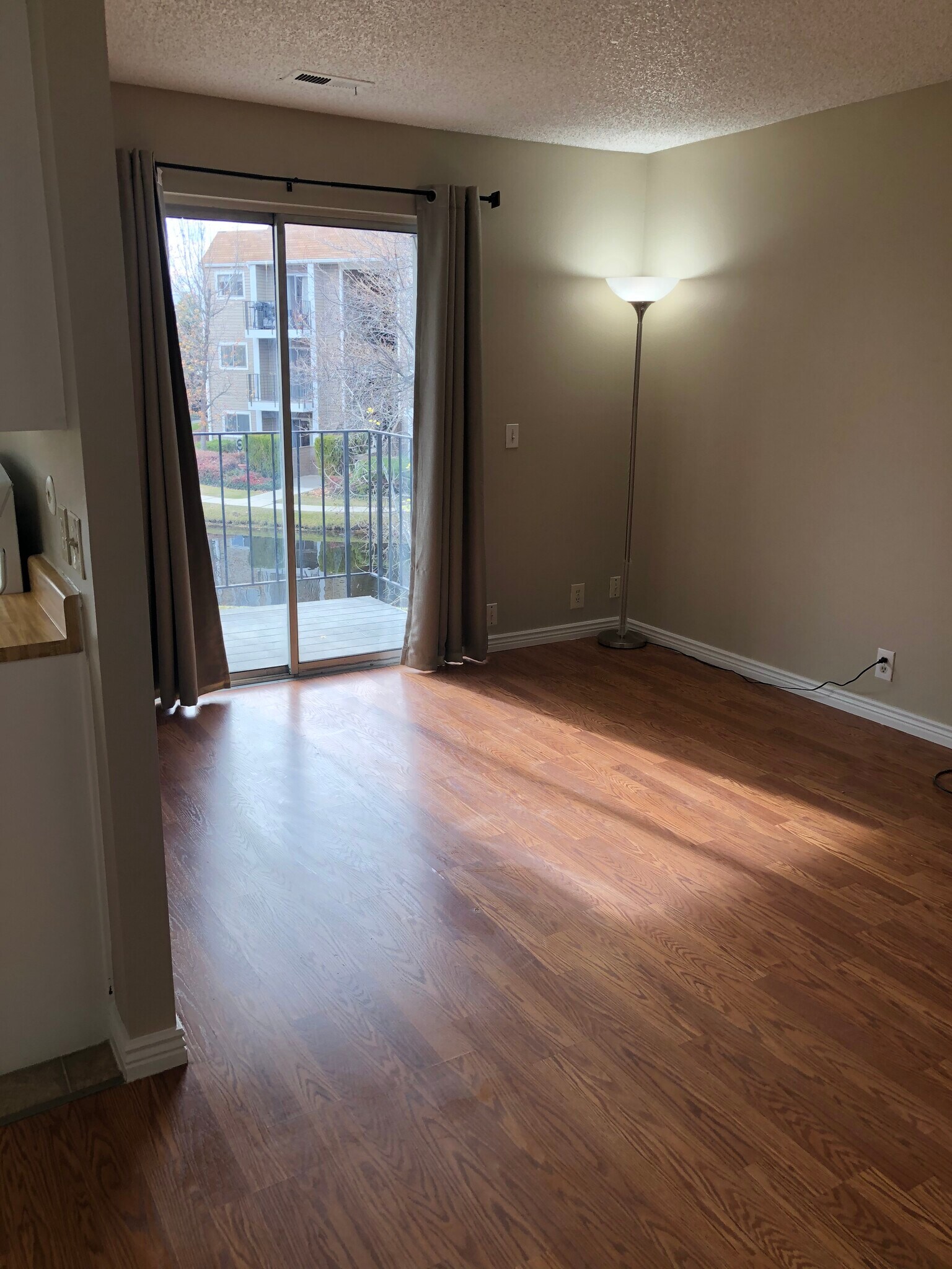 Building Photo - 1080 E Quail Park Dr