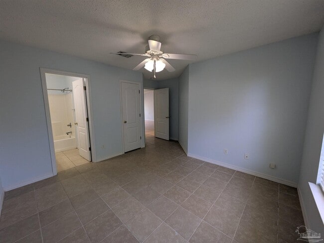 Building Photo - 3359 Green Briar Cir