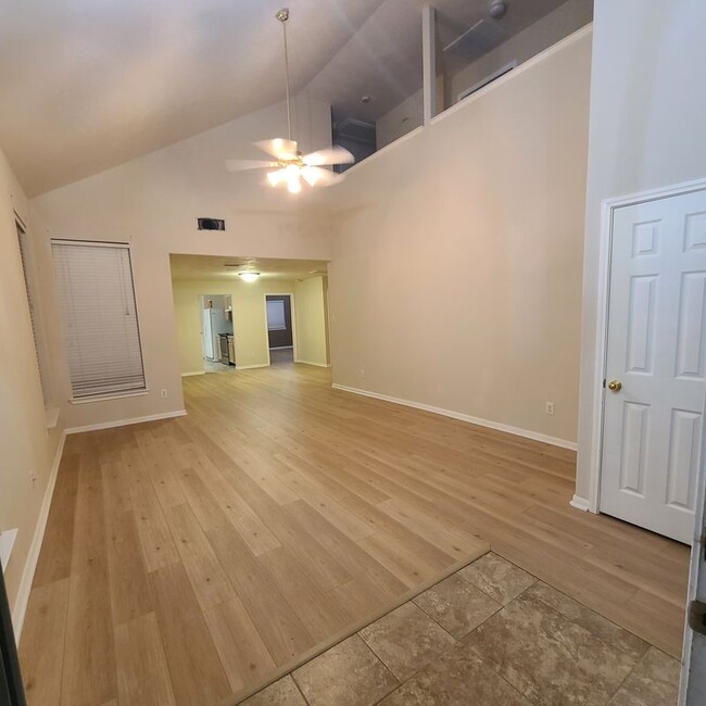 Building Photo - 16786 N Blue Jay Dr