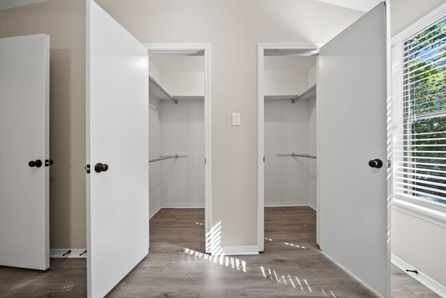 Building Photo - 24 Oak Ridge Dr