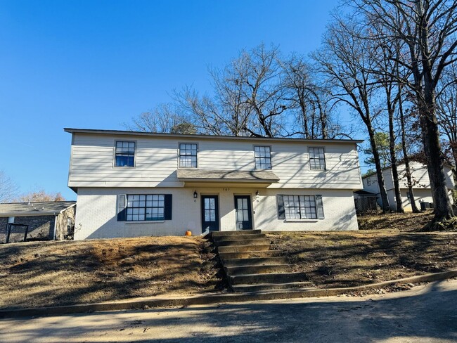 Building Photo - 3 bed 2.5 bath townhouse!