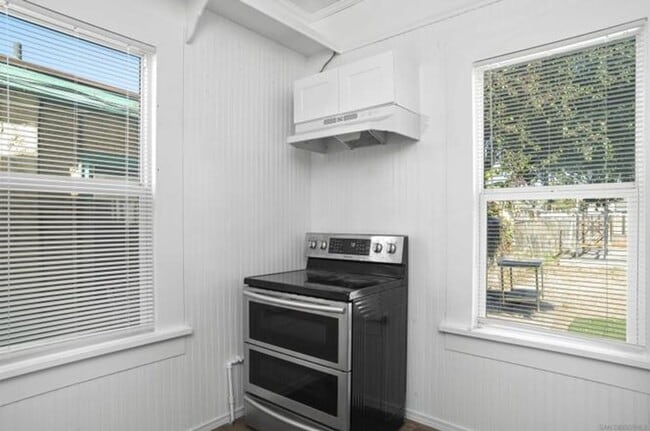 Building Photo - Charming 2 bedroom, 2 bathroom home in the heart of Logan Heights