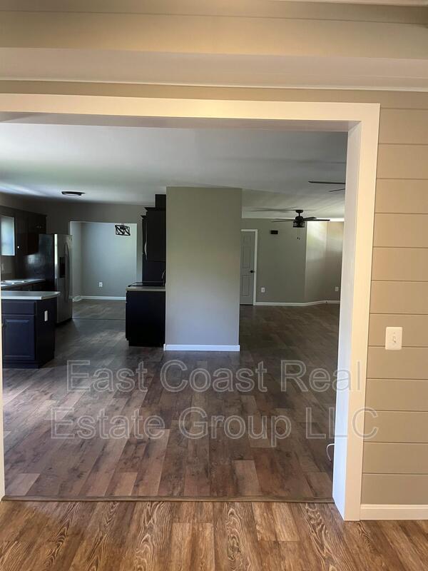 Building Photo - 18061 Crampton Ln