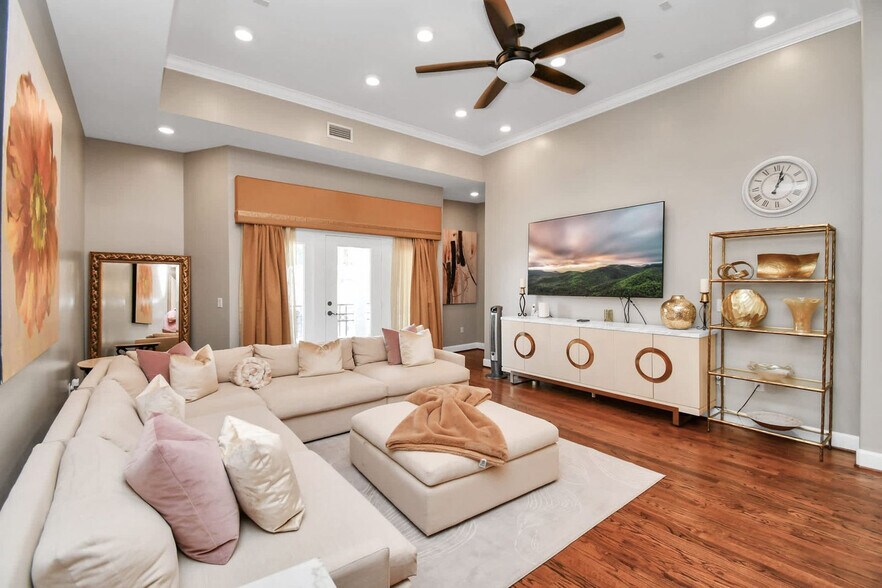 Primary Photo - 3706 Sherman St