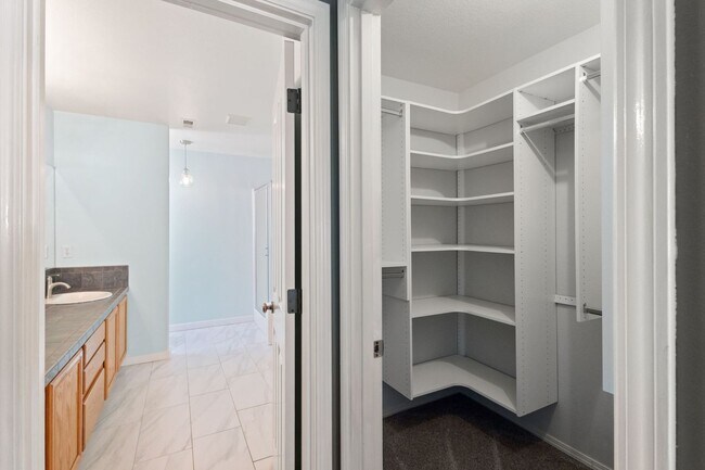 Building Photo - 14081 SW Viewpoint Ct