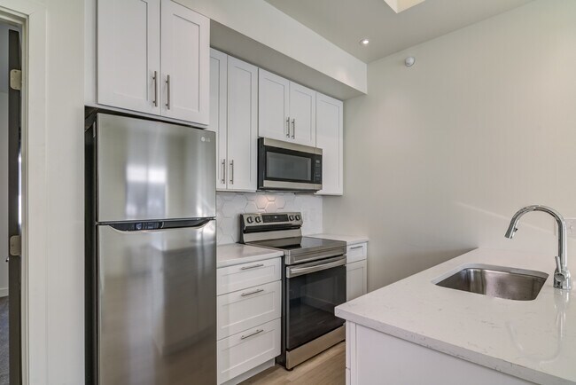 Building Photo - 3253 Fairfax St