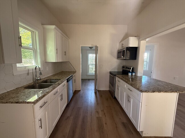 Building Photo - 105 S Magnolia St