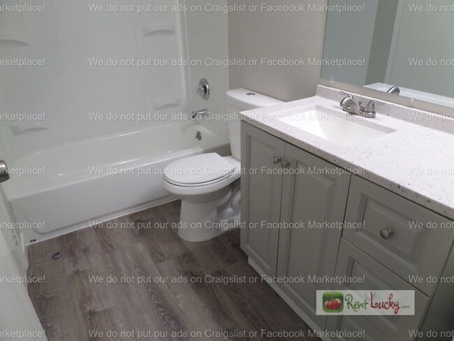 Building Photo - Freshly Updated 3-Bedroom Duplex w/Attached Garage in Great Federal Way Location!!