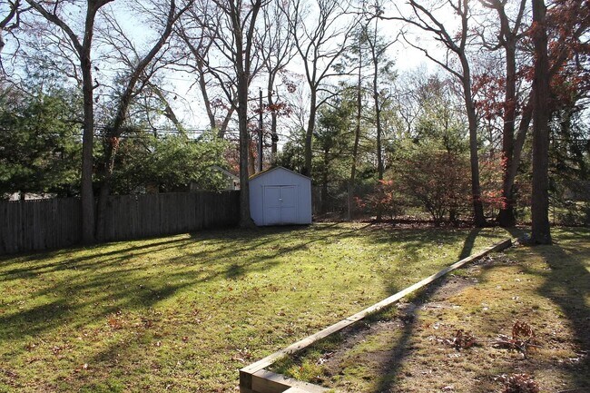 Building Photo - 125 Holbrook Rd