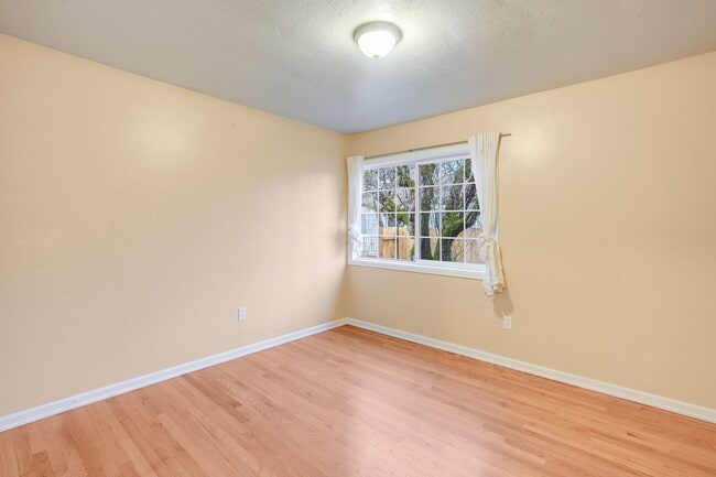 Building Photo - 4811 N Maryland Ave