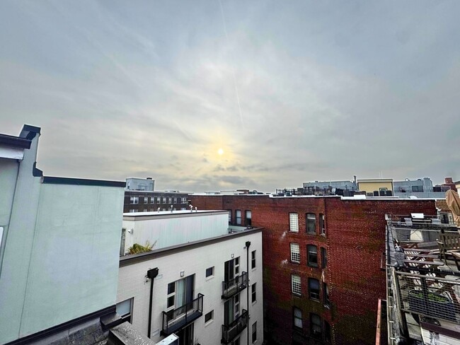Building Photo - Charming 2BR/2BA Condo Near U Street with Modern Finishes and Prime Location
