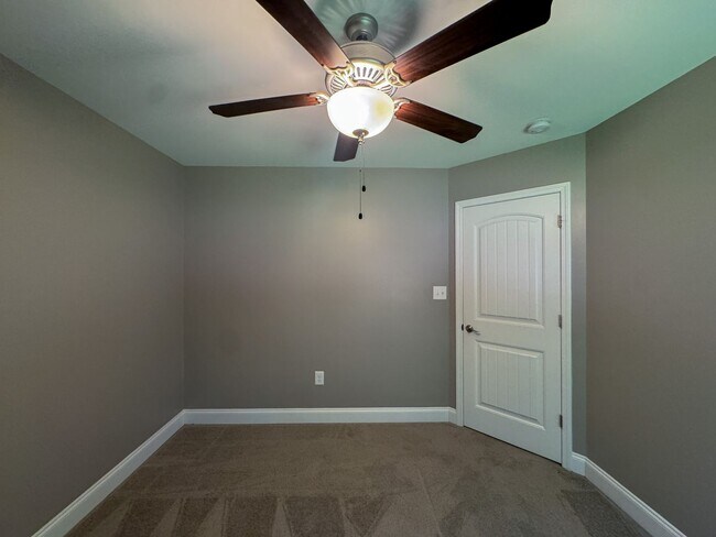 Building Photo - Beautiful 4 Bed 2.5 Bath Home in North Fayetteville