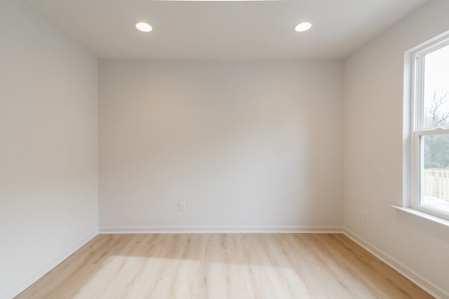 Building Photo - 2719 Capitol Dr