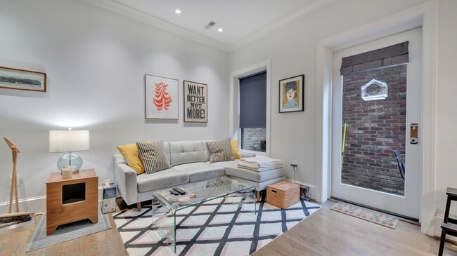 Building Photo - 418 7th St SE