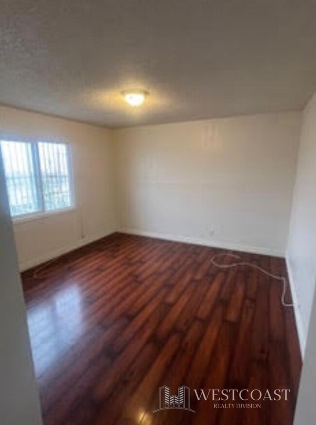 Building Photo - 1041 W Reeve St