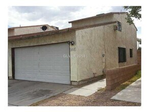 Building Photo - NICE 2 STORY TOWNHOUSE WITH Attached 2-Car...
