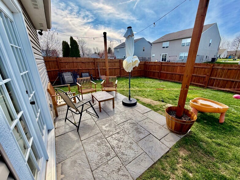 Building Photo - 3230 Monterey Dr